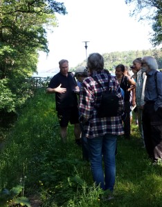 De vilda blommornas dag samlade initierade och engagerade medlemmar under ledning av Martin Cravener.
